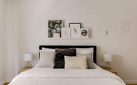 Sophisticated Long Beach Suite With Patio Dining And Parking Nrp21-00185